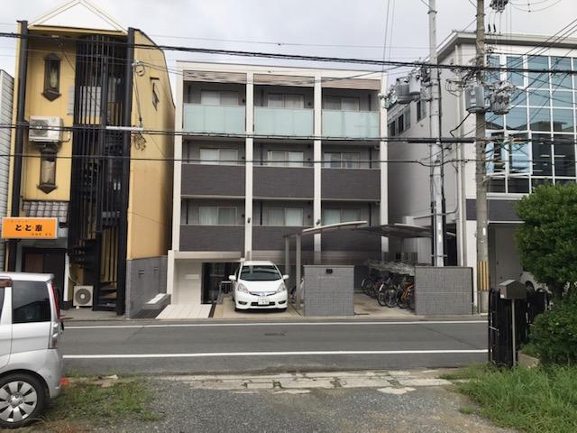 京都市伏見区西桝屋町のマンションの建物外観