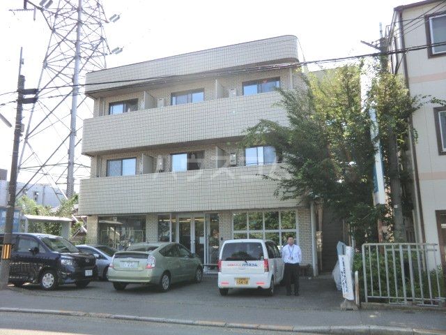 京都市右京区西京極新明町のマンションの建物外観