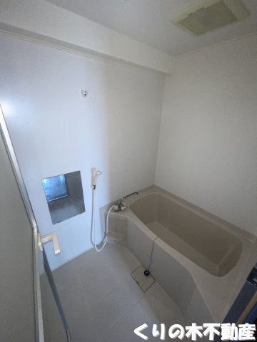 バス・シャワールーム　ゆったり過ごせるお風呂です（同タイプのお部屋です。現況を優先