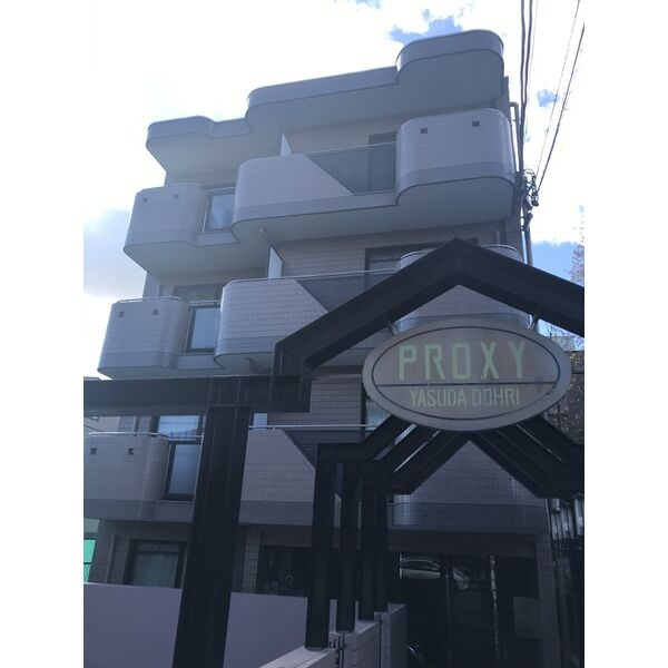 名古屋市昭和区折戸町のマンションの建物外観