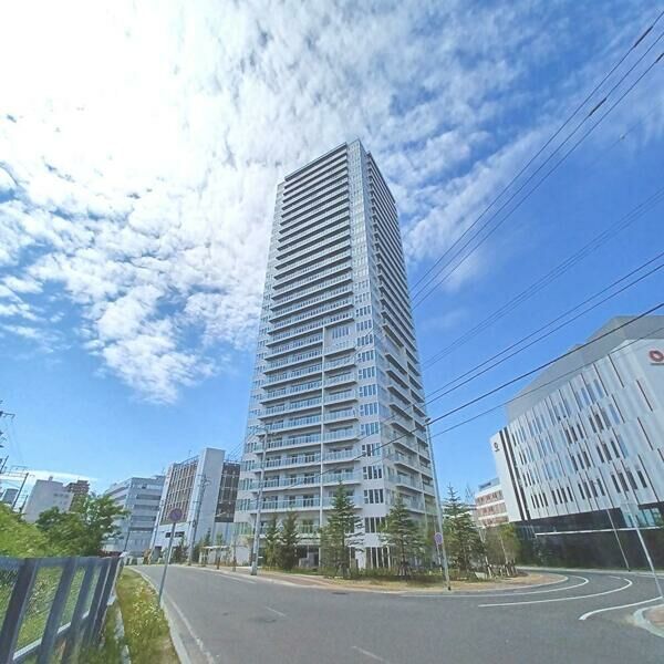 【札幌市厚別区厚別中央一条のマンションの建物外観】