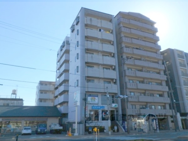 京都市南区唐橋川久保町のマンションの建物外観