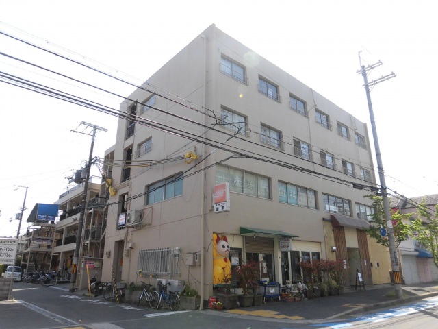 東大阪市宝持のマンションの建物外観