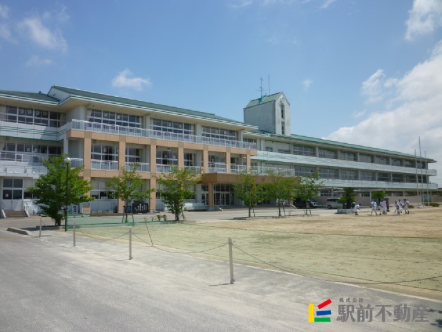 小学校　三日月小学校（小学校）まで1300m
