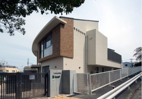 幼稚園・保育園　横浜市大倉山保育園（幼稚園・保育園）まで878m