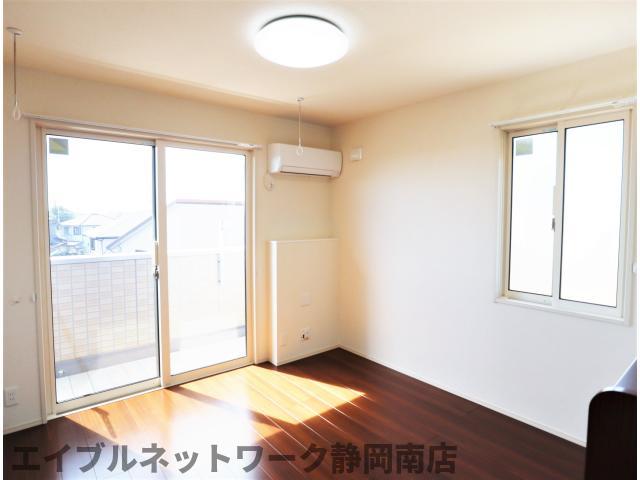 居室・リビング　ゆったり過ごせる居間です