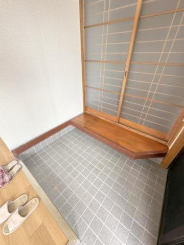 【岡山市北区横井上のマンションの玄関】