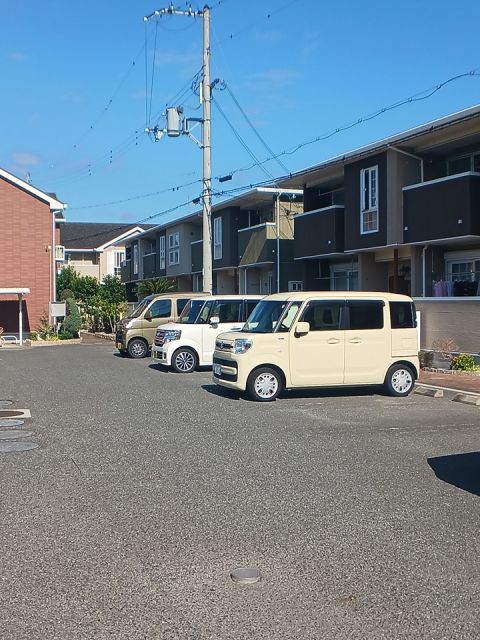 【和歌山市冬野のアパートの駐車場】