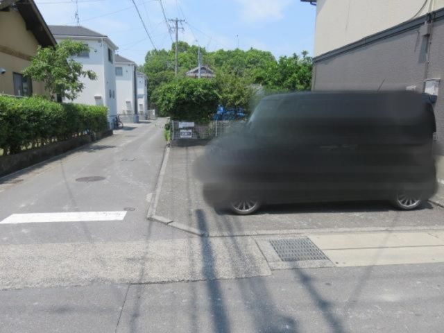 【静岡市駿河区中島のアパートの駐車場】