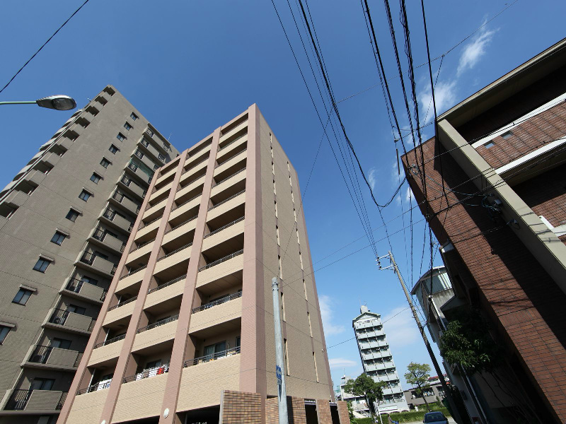 【名古屋市熱田区白鳥町のマンションの建物外観】