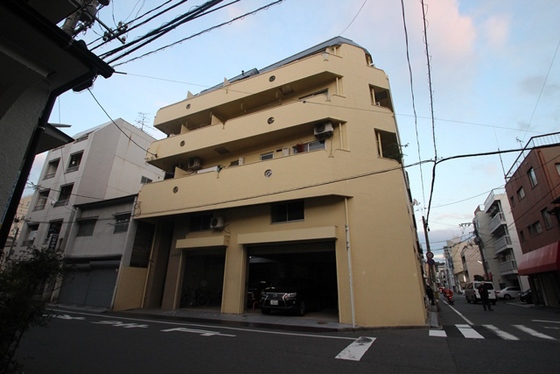 【広島市中区昭和町のマンションの建物外観】