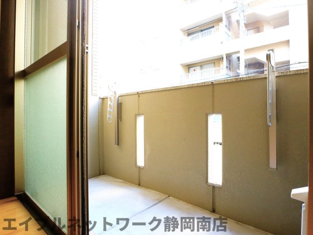 バルコニー　バルコニーがあります