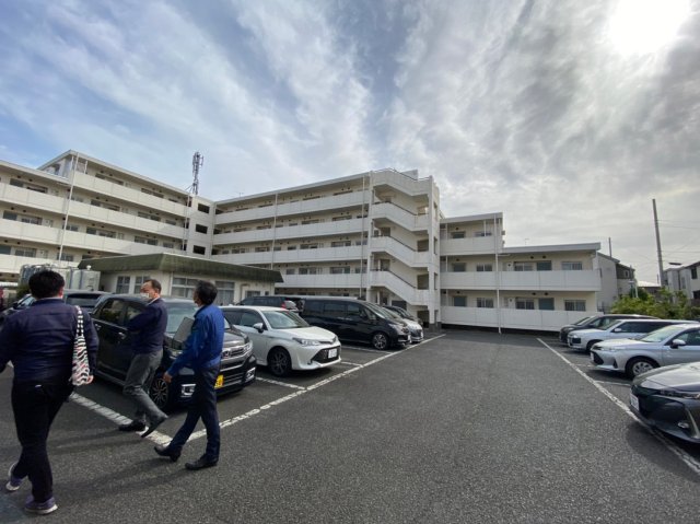 【カームタウン相模が丘の駐車場】