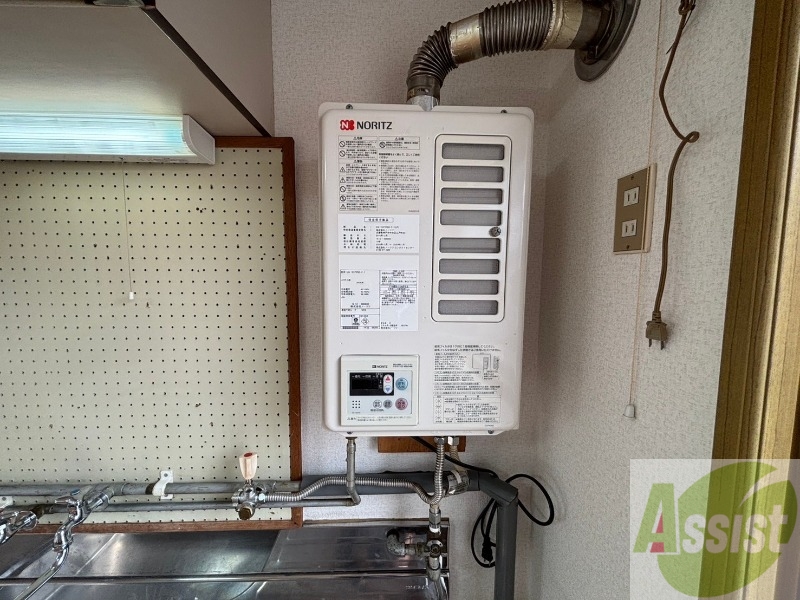 その他設備　こちらの給湯器で、お湯が温まりますよ～。