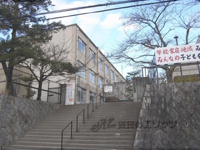 【京都市左京区岩倉中在地町のアパートの小学校】