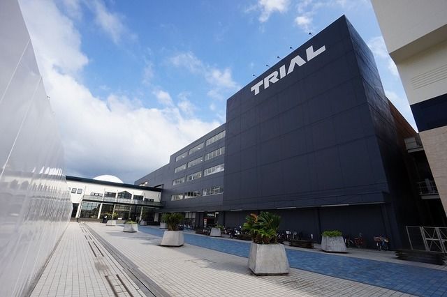 スーパー　メガセンタートライアル中間店（スーパー）まで750m