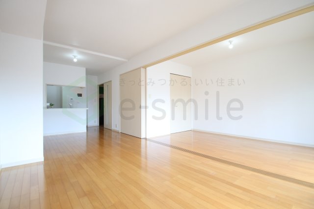 居室・リビング　こちらの居間で趣味の時間をお楽しみください