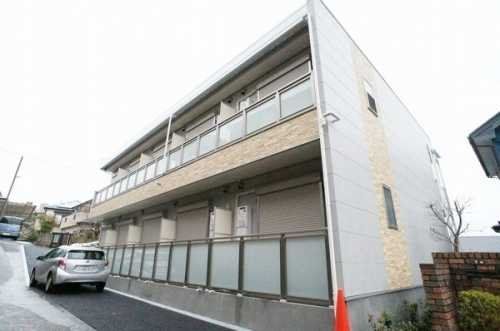 町田市高ヶ坂のアパートの建物外観