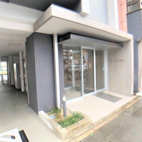 【名古屋市北区志賀南通のマンションのエントランス】