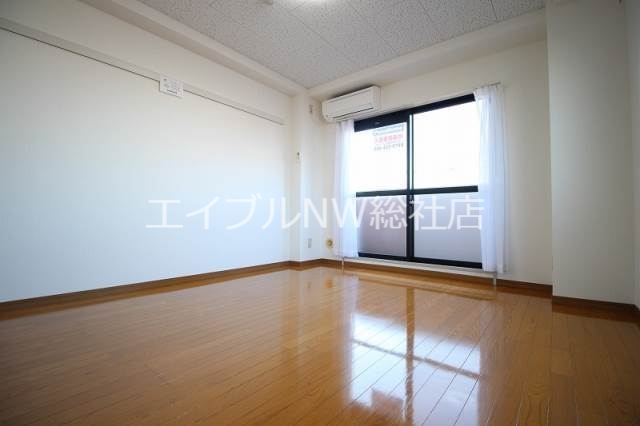 居室・リビング　同タイプの部屋画像です