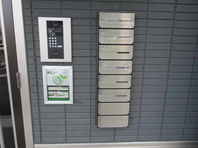 エントランス　オートロック・宅配ボックス完備