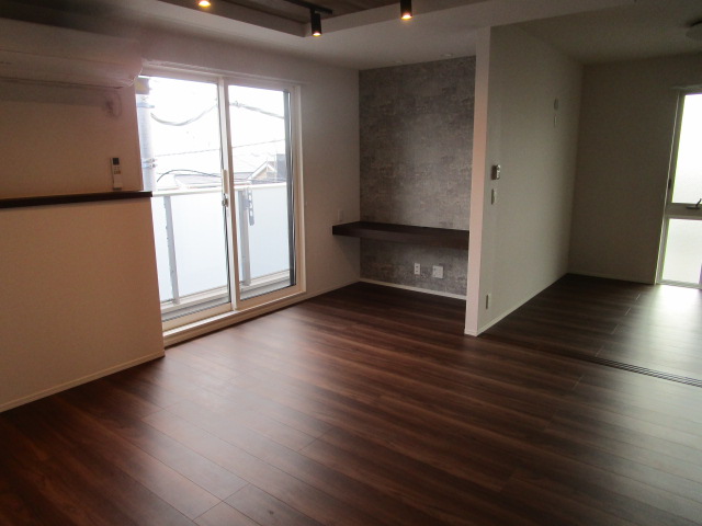 居室・リビング　明るいリビング