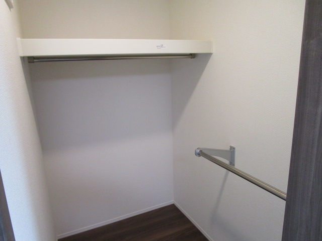 収納　ウォークインクローゼット×３