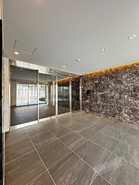 エントランス　オートロック付きで部外者シャットアウト♪