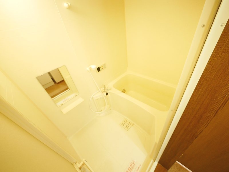 バス・シャワールーム　追焚き給湯、シャワー