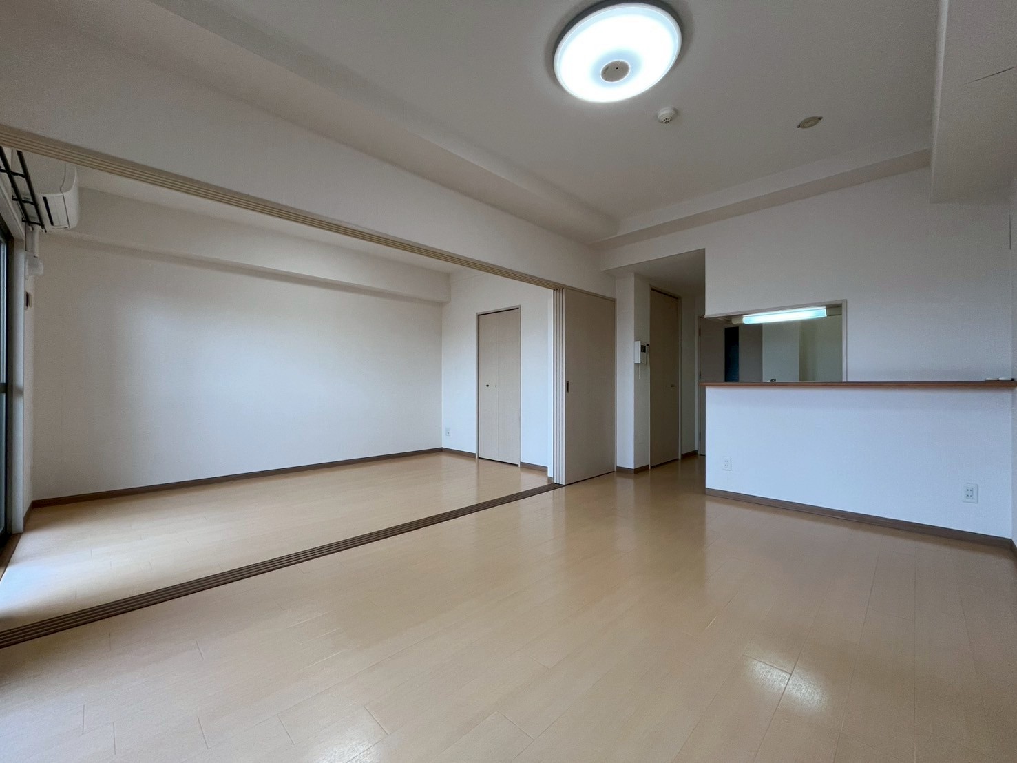 居室・リビング　※同物件別部屋の参考写真・現況優先