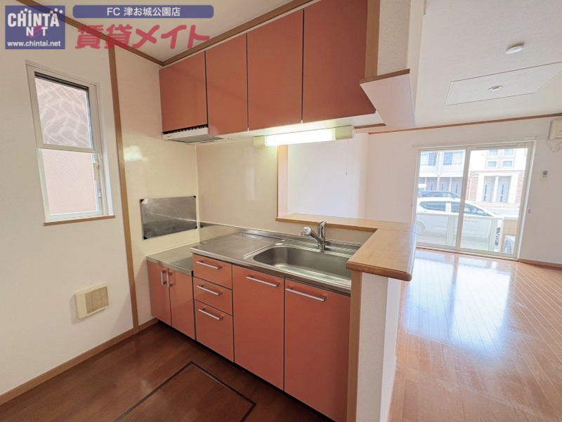 キッチン　同物件別部屋反転タイプ