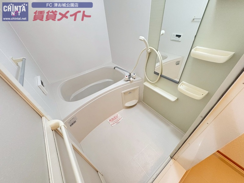 バス・シャワールーム　同物件別部屋反転タイプ