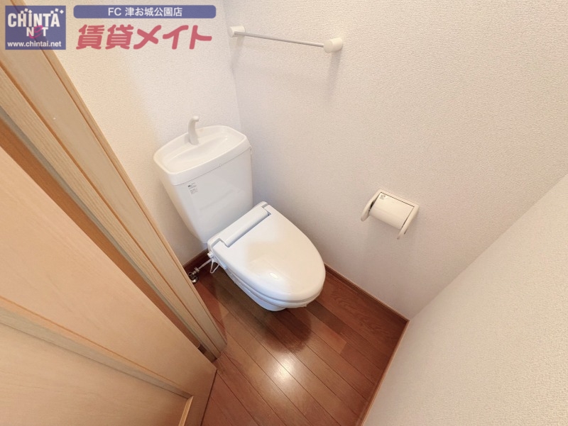 トイレ　同物件別部屋反転タイプ