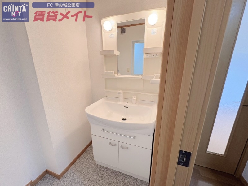 洗面設備　同物件別部屋反転タイプ