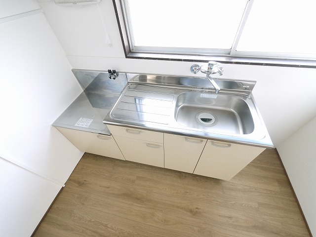 キッチン　コンパクトなキッチンで掃除もラクラク