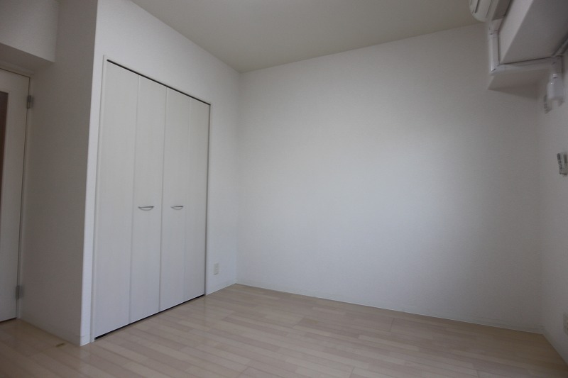 その他　ホワイトフローリングのお部屋です。