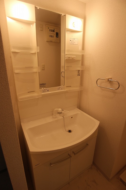 洗面設備　シャンプードレッサー付です。