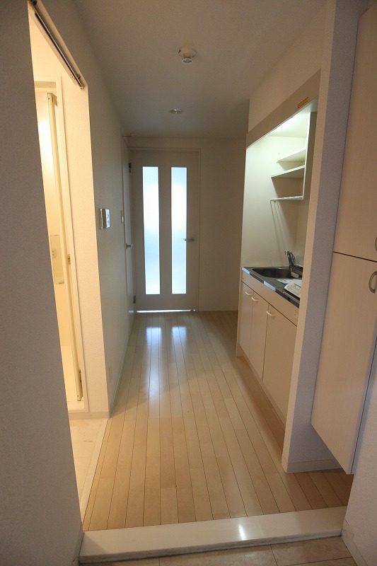 玄関　シューズボックスの下のスペースにも注目して下さい。