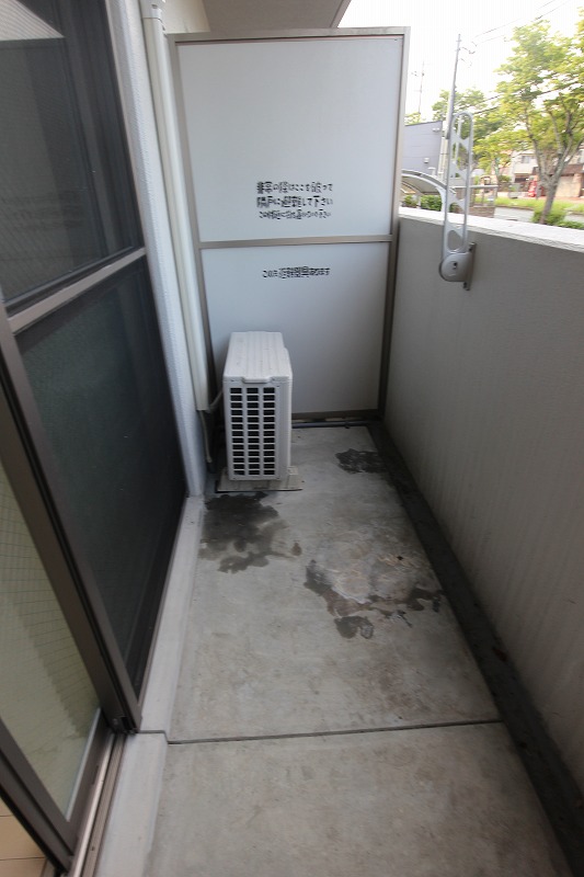 バルコニー　光りをさえぎる建物がないバルコニーです。
