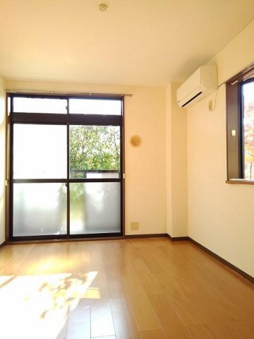 居室・リビング　明るい室内です