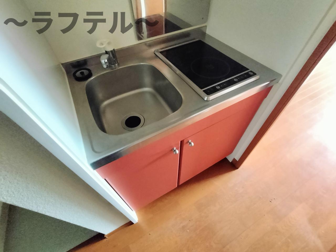 キッチン　1Fフローリング　バルコニーなし 2Fカーペット　バルコニー