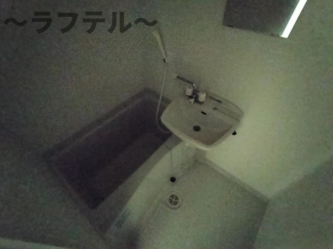 バス・シャワールーム　1Fフローリング　バルコニーなし 2Fカーペット　バルコニー