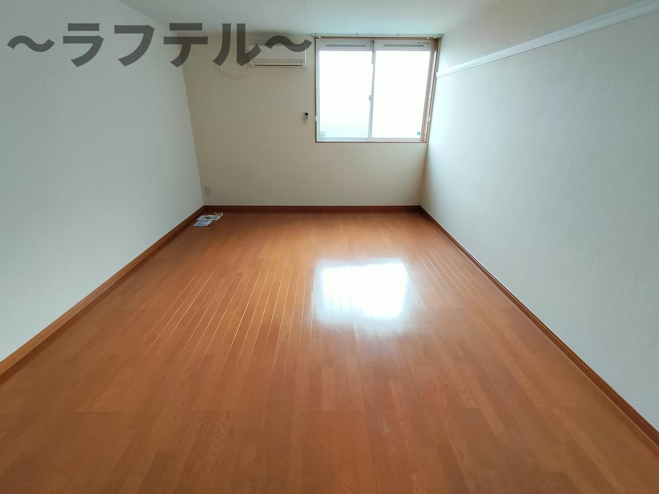 その他部屋・スペース　1Fフローリング　バルコニーなし 2Fカーペット　バルコニー