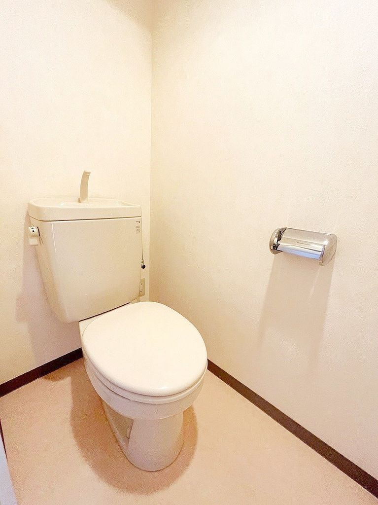 トイレ　※代表タイプの写真のため実際と異なる場合がございます