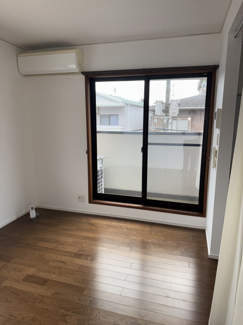 居室・リビング　写真は別号室です。