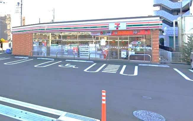 コンビニ　セブンイレブン（コンビニ）まで300m