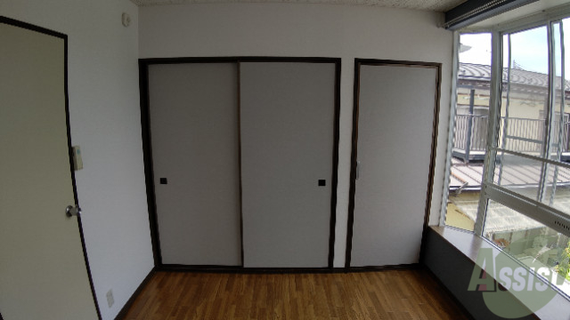 収納　洋室にある収納スペースは十分な広さがあると思います。