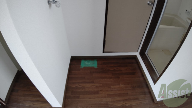 その他設備　洗濯機も問題なく設置できるスペースがありますね。