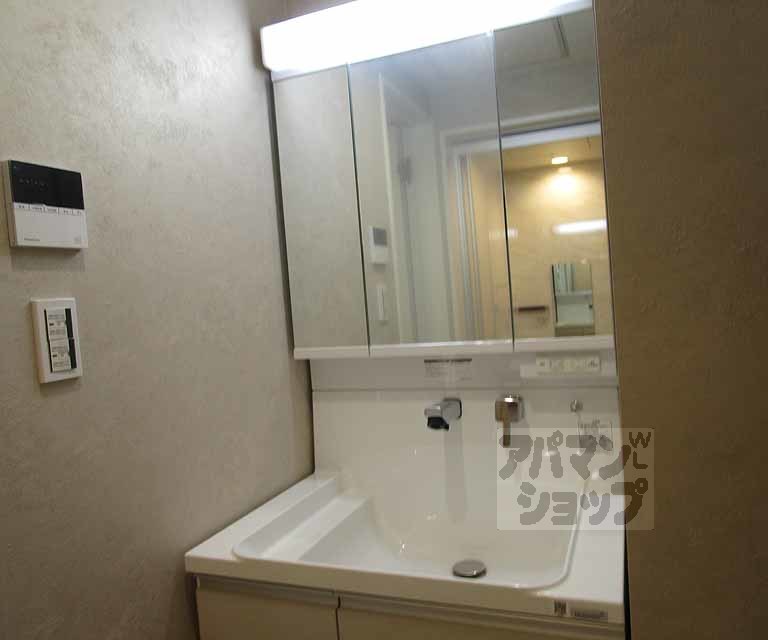 洗面設備　１０３号室の写真です。