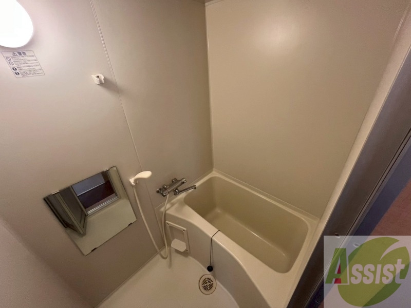 バス・シャワールーム　お風呂になります。一日の疲れを癒してくださいね。